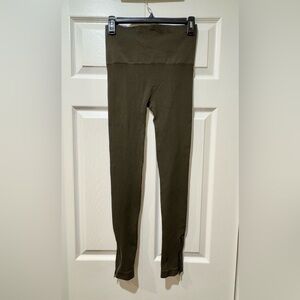 Olive Green High-Waisted Spanx Leggings with zipper ankles. Size Medium VGUC
